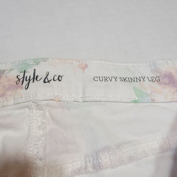 Style & Co White Denim Jeans w/ Flowers Curvy Skinny Leg - Size 8 - Picture 5 of 6